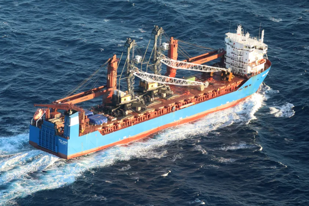 Auf einem Foto der portugiesischen Luftwaffe ist die «Ursa Major» zu sehen, als das russische Schiff im Dezember 2024 durch portugiesische Gewässer fuhr.