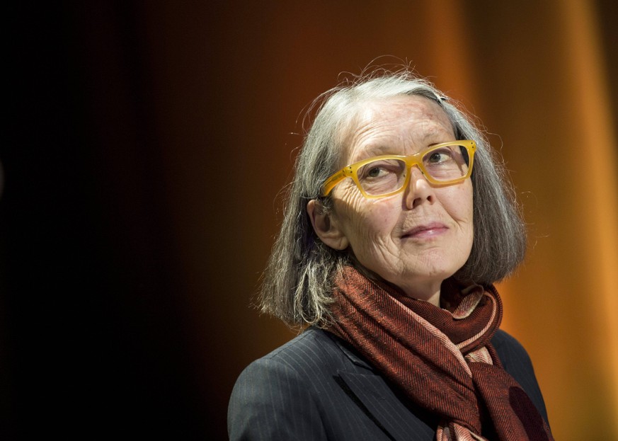 STOCKHOLM 2015-05-08 Kanadensiska poeten Anne Carson framför sin performance Antigonick pa Moderna museet STOCKHOLM SVERIGE ACE x10050x *** STOCKHOLM 2015 05 08 Canadian poet Anne Carson presents her  ...