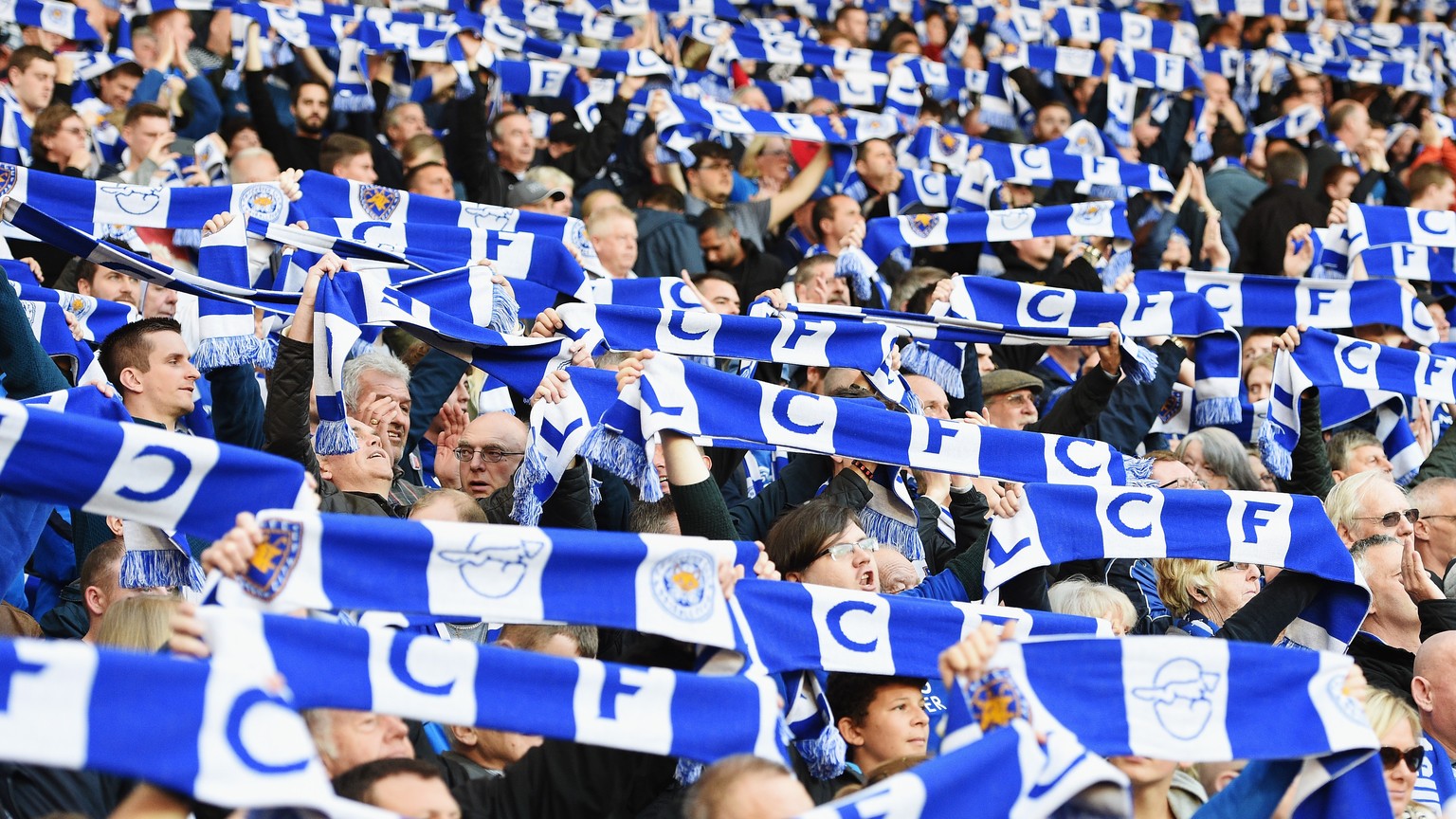 Nur eine Niederlage in 13 Spielen: Die Fans der «Foxes» dürfen ihre Schals mit Stolz präsentieren.