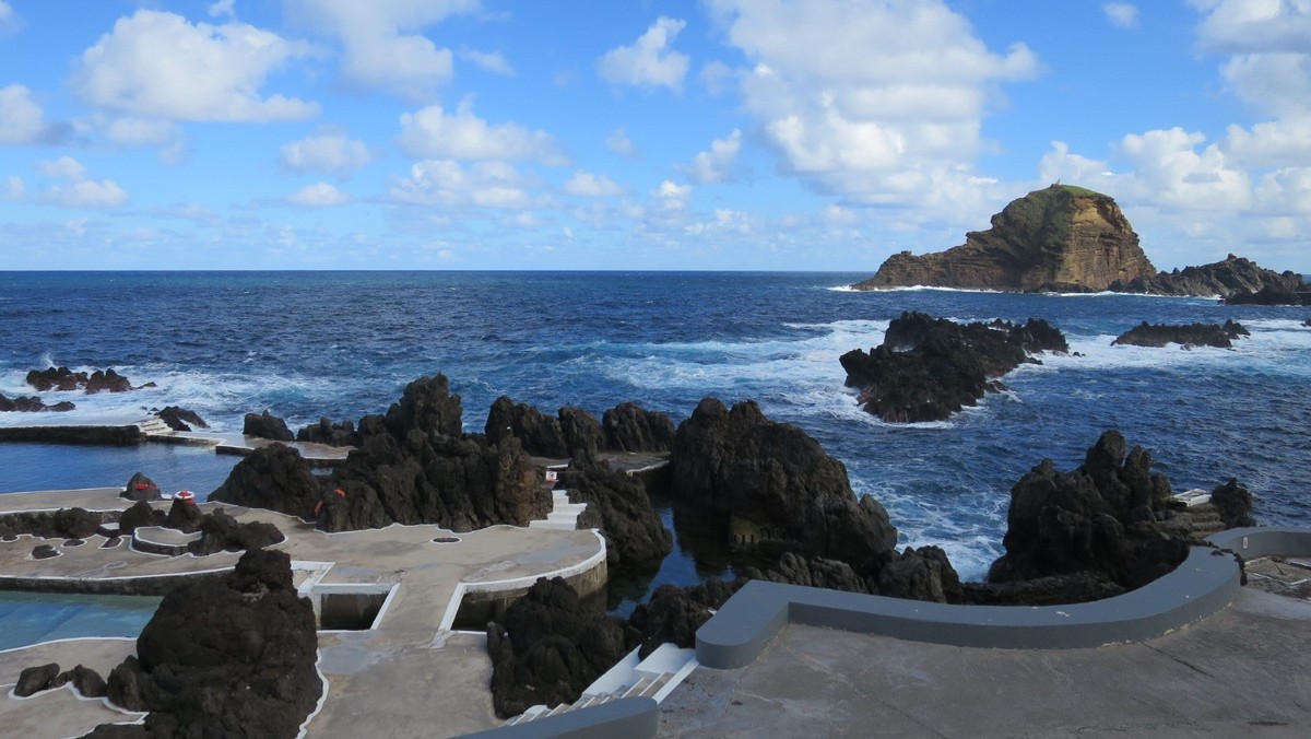 Schwimmen im Natur-Pool in Porto Moniz.