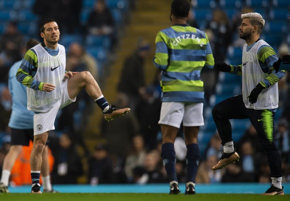 epa07260426 Manchester City&#039;s David Silva (L) and Sergio Aguero (R) warm up before the English Premier League soccer match between Manchester City and Liverpool at the Etihad Stadium in Mancheste ...