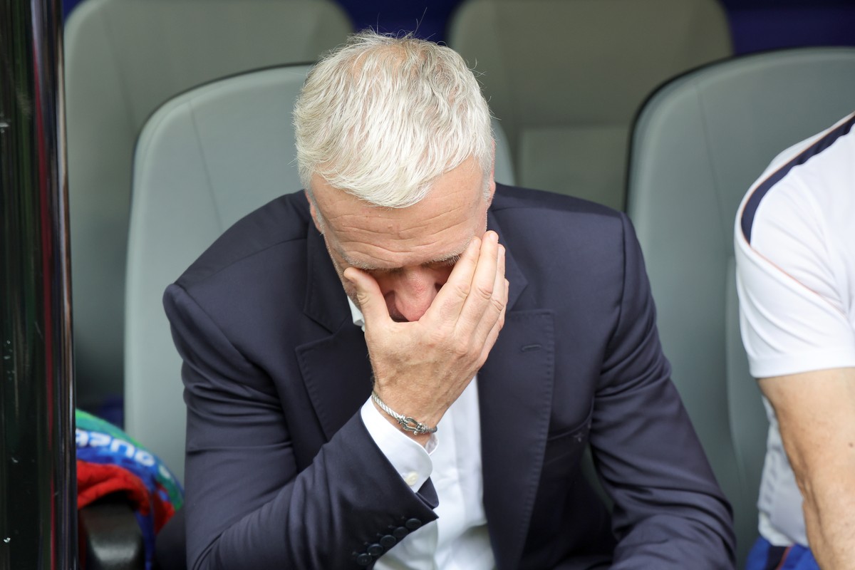 epa13119591 France's head coach Didier Deschamps reacts ahead of the FIFA World Cup 2026 3rd place playoff match France against England, in Miami, Florida, USA, 18 July 2026. EPA/CRISTOBAL HERRER ...