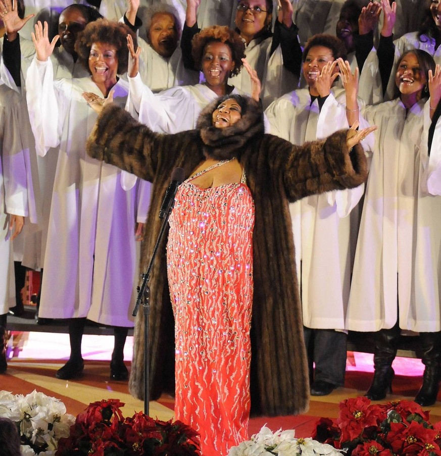 Aretha Franklin CHRISTMAS TREE LIGHTING AT ROCKEFELLER CENTER New York PUBLICATIONxNOTxINxUSAxUK NYpix/PicturePerfect

Aretha Franklin Christmas Tree Lighting AT Rockefeller Center New York PUBLICATIO ...