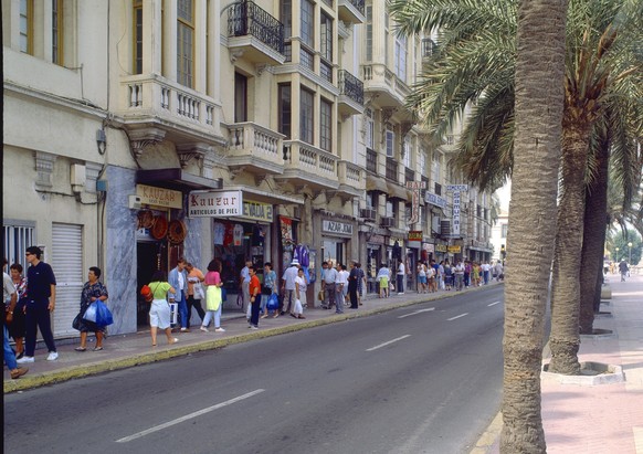 PASEO DE LAS PALMERAS-ZONA COMERCIAL. Credit: Album / AFO