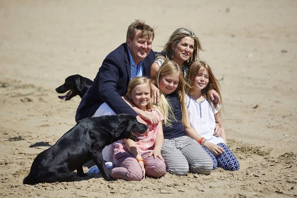 Happy Family:&nbsp;König Willem-Alexander mit Königin Maxima und (von links) den Prinzessinnen Ariane, Amalia und Alexia.