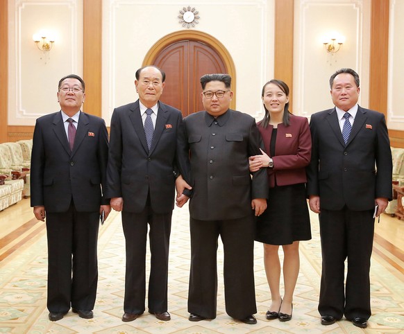 epa06520599 North Korea&#039;s leader Kim Jong Un (C) meets members of the high-level delegation of the Democratic People&#039;s Republic of Korea who visited South Korea to attend the opening ceremon ...