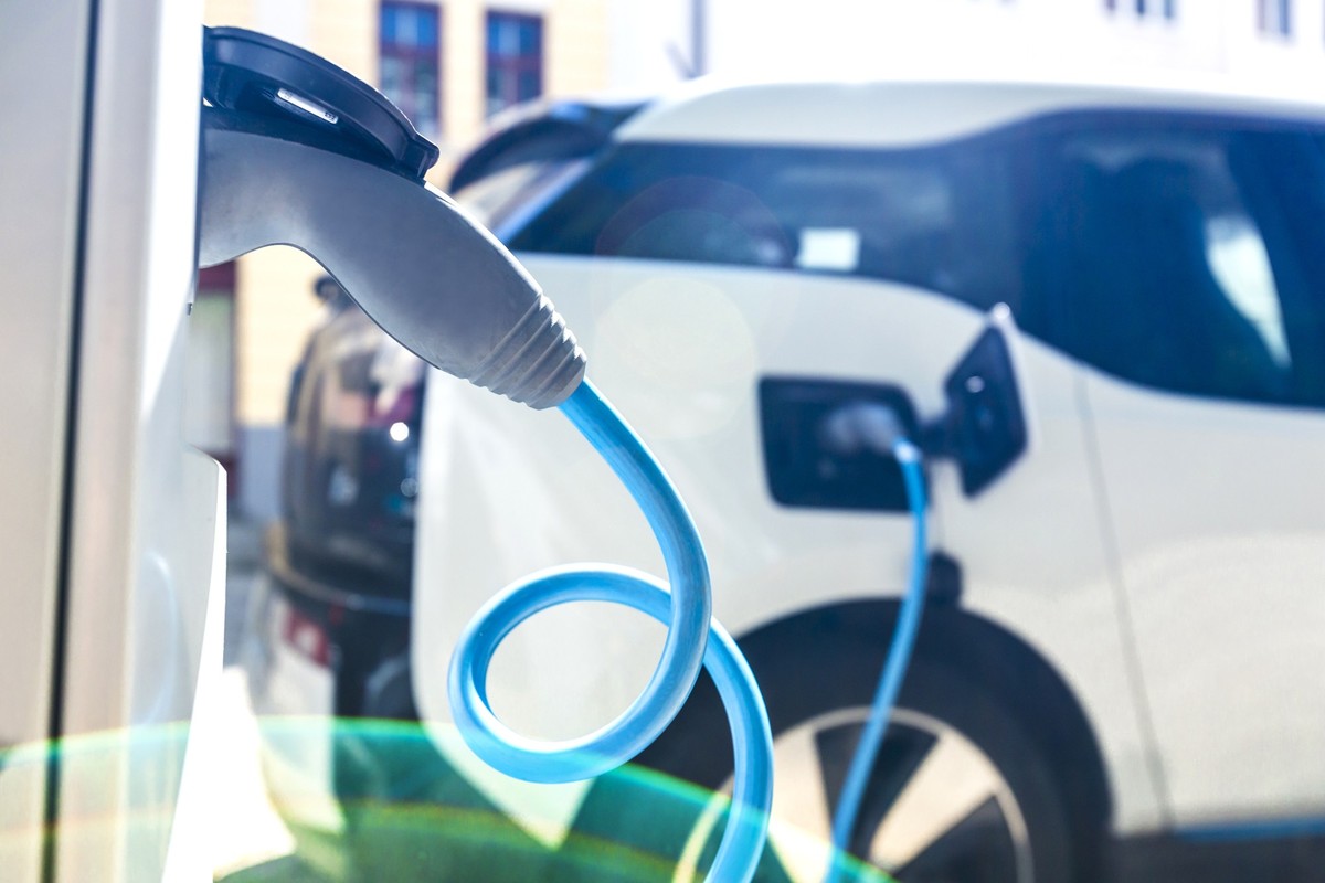 Das Laden: der Fokus beim Elektrofahrzeug.