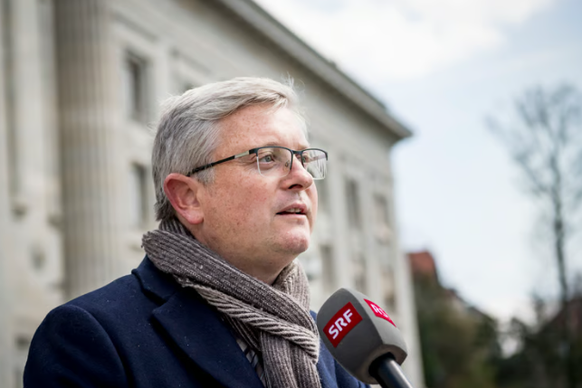 Professor Andreas Glaser: Sind AHV- und Armeefinanzierung nur gemeinsam mehrheitsfähig, dürfen sie zusammen dem Volk vorgelegt werden.