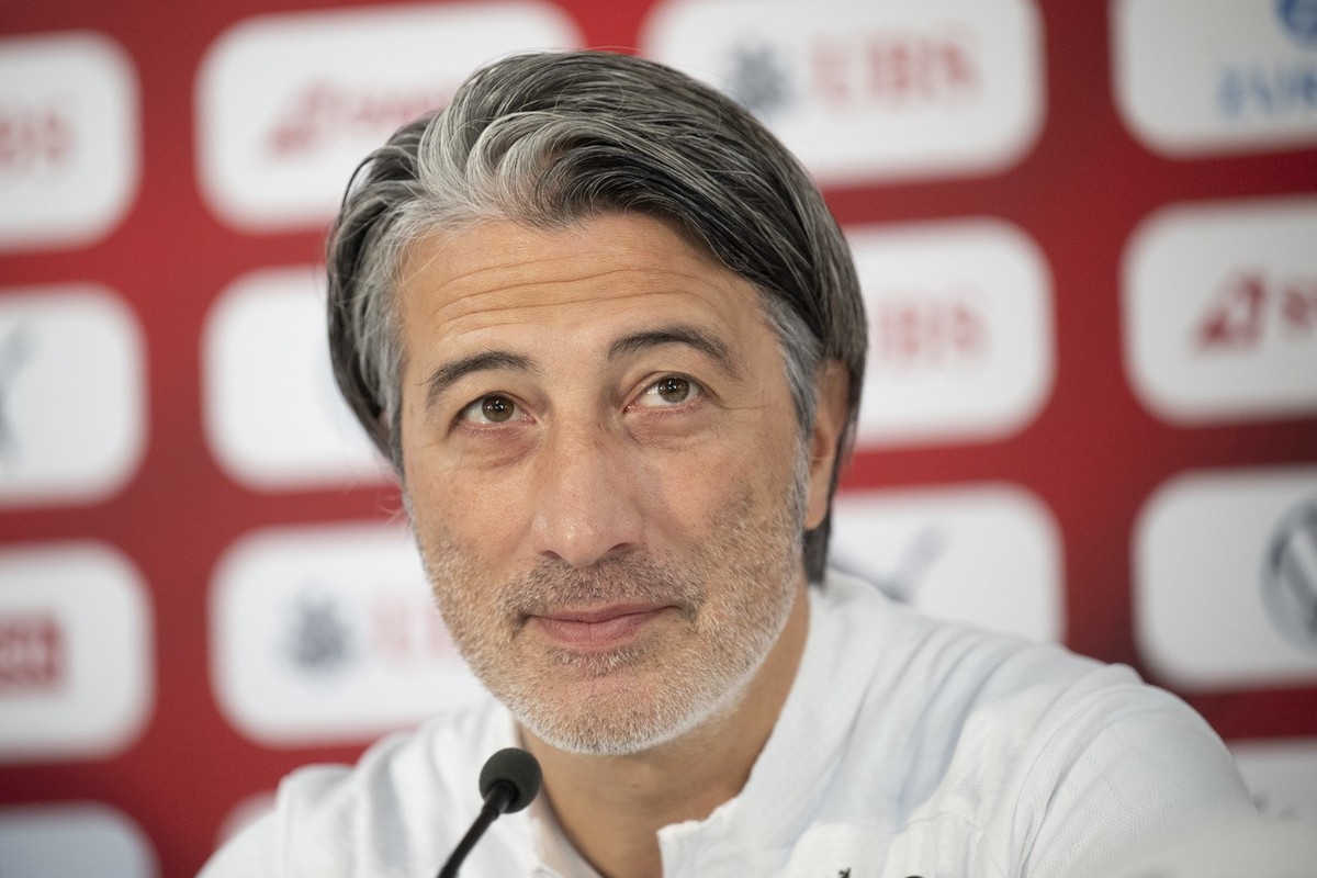 Cheftrainer Murat Yakin aufgenommen bei einer Pressekonferenz der Schweizer Fussball Nationalmannschaft vor dem Freundschaftsspiel gegen Oesterreich, am Freitag, 7. Juni 2024, in St. Gallen. (KEYSTONE ...