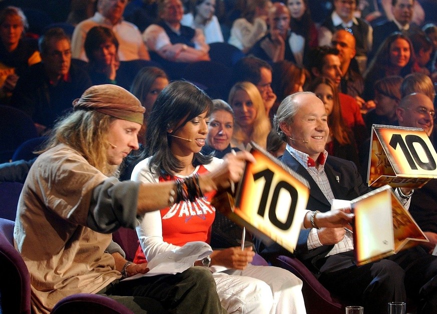 Chris von Rohr, links, Arabella Kiesbauer, Mitte, und Elias Froehlich, rechts, als Musikexperten in der Hauptprobe zur 1. Qualifikation &quot;MusicStar&quot;, der neuen Sendung des Schweizer Fernsehen ...