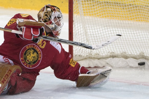 Tigers Goalie Damiano Ciaccio ist geschlagen, waehrend dem Eishockey National League A Spiel, zwischen den SCL Tigers und dem EHC Biel, am Freitag 30. September 2016 in der Ilfishalle in Langnau. (KEY ...