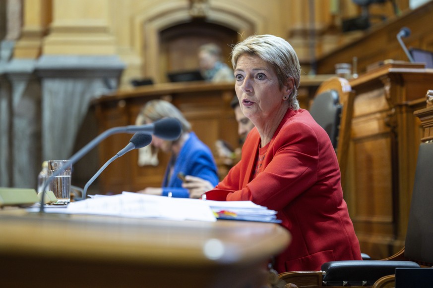Bundesraetin Karin Keller-Sutter spricht im Staenderat ueber das Bankengesetz, Eigenmittelunterlegung auslaendischer Beteiligungen im Stammhaus von systemrelevanten Banken, an der Herbstsession der Ei ...