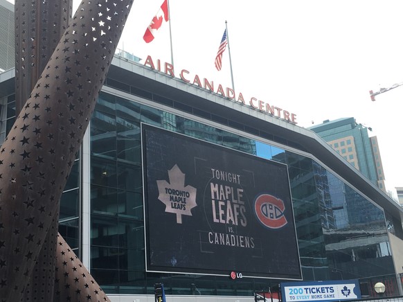 Â«He shoots, he scores!Â» Aber aufgepasst: Bevor die NHL losgeht, suchen wir das schÃ¶nste Klub-Logo
In Toronto ist man bereit fÃ¼r heute Abend!