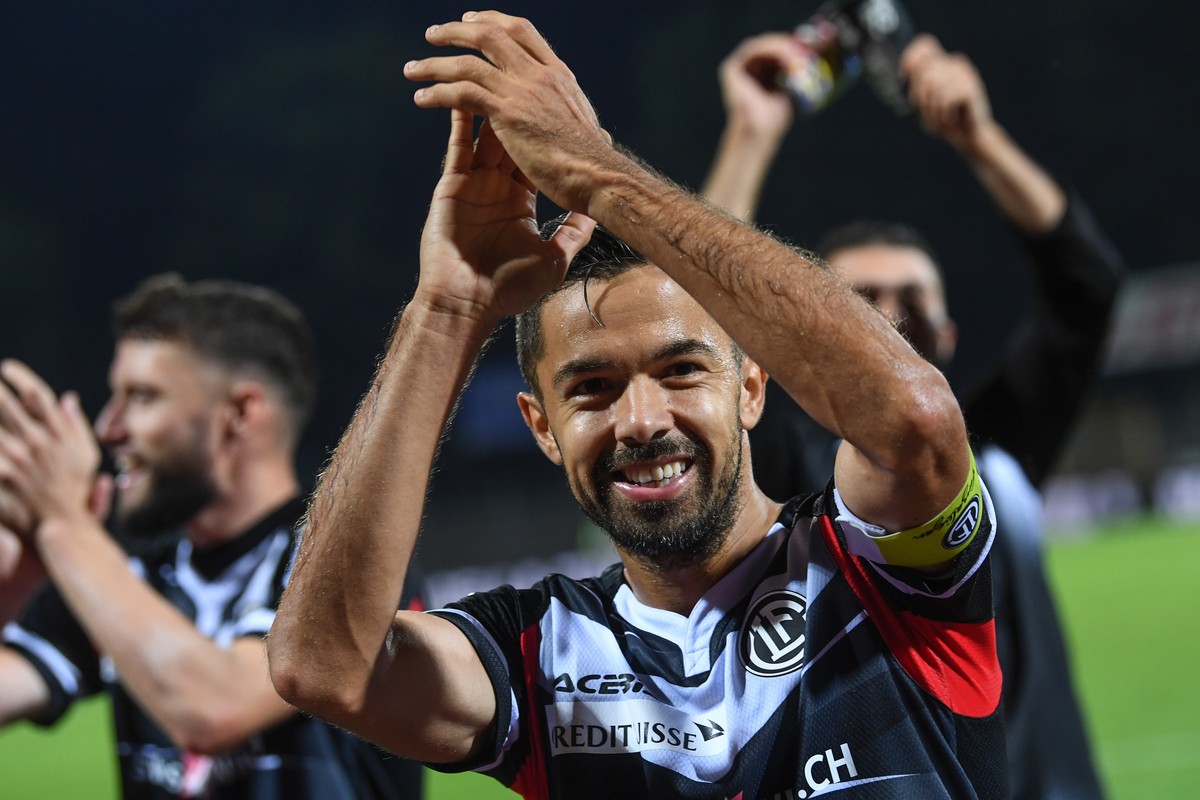 Lugano's player Jonathan Sabbatini celebrates the 2-0 at the end of mach, during the Super League soccer match FC Lugano against FC Lausanne-Sport, at the Cornaredo Stadium in Lugano, Saturday, O ...