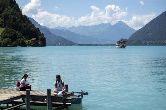 Das Motorschiff ãJungfrauÒ von der BLS Schifffahrt, gleitet auf dem Brienzersee, am Samstag, 25. Juli 2020, in Iseltwald. Das Personenschiff wurde im Jahre 1954 gebaut und hat ein Fassungsvermoegen vo ...