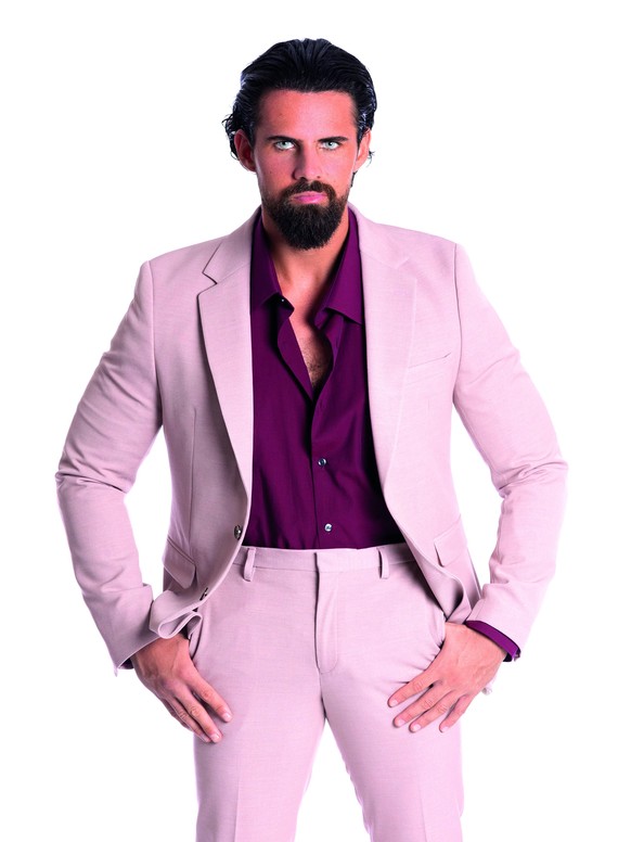 Bachelorette Schweiz 2022, Kandidaten: Marcel aus Deutschland, Foto im Anzug