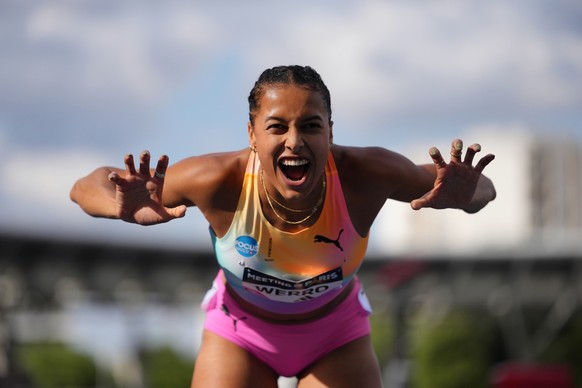 Audrey Werro, of Switzerland, poses after winning the women's 800 meters at the Meeting de Paris Diamond League athletics meet in Paris, Sunday, June 28, 2026. (AP Photo/Aurelien Morissard)
Franc ...