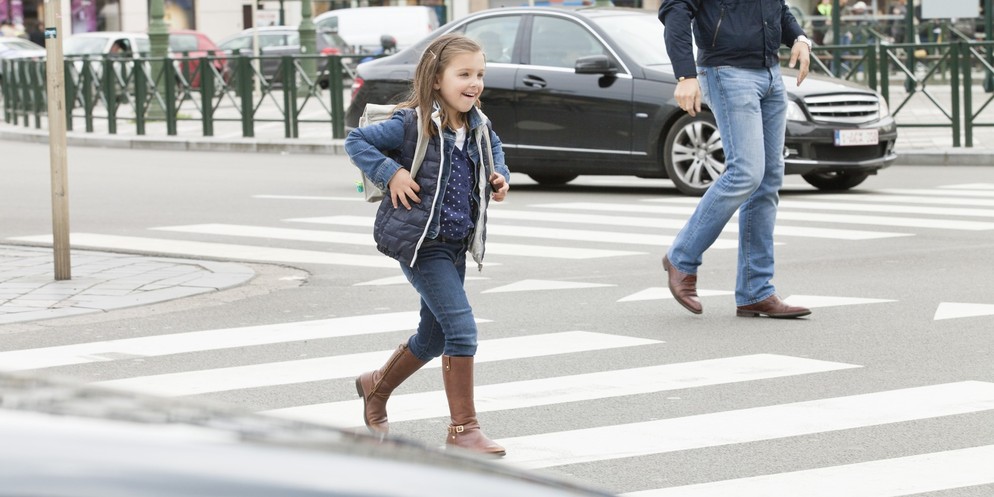 Am Mittwochmorgen starb ein Bub am Escher-Wyss-Platz. Der Hergang ist unklar, die Polizei ermittelt. Die Trauer über den Vorfall ist im Quartier gross. Kerzen, Blumen und Plüschtiere schmücken die Unf ...