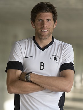 Heute arbeitet Benjamin Huggel&nbsp;als Personal Trainer&nbsp;und ist als Fussball-Experte beim SRF tätig. Er bestritt 41 Länderspiele, wurde mit dem FC Basel 7x Meister und 5x Cupsieger.