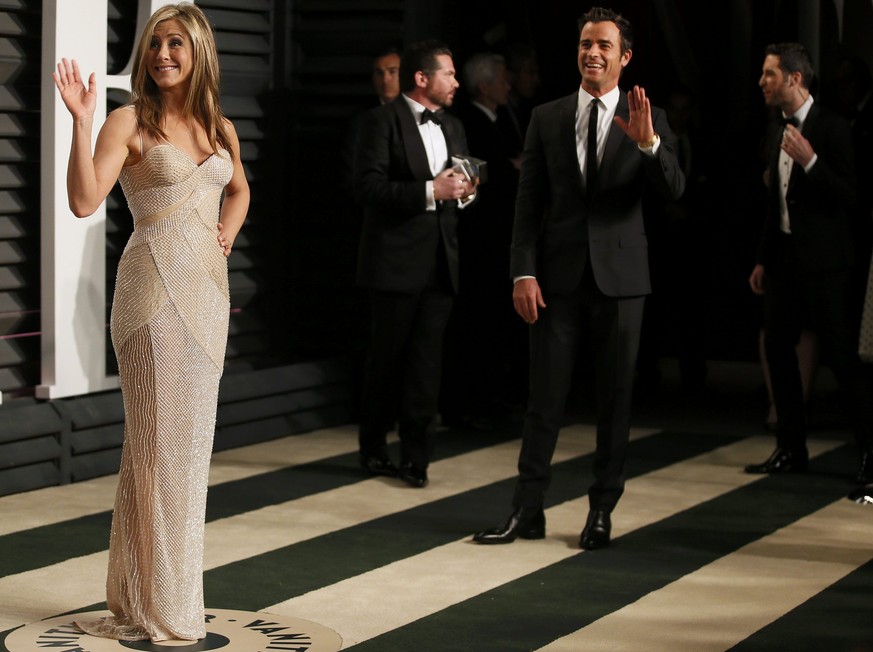 Winke-winke: Jennifer Aniston kam mit ihrem Verlobten&nbsp;Justin Theroux.&nbsp;