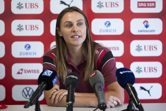 Noelle Maritz, Spielerin der Schweizer Frauen Fussball Nationalmannschaft, spricht waehrend einer Medienkonferenz, am Montag, 9. Juni 2025 in Magglingen. Das Schweizer Frauen Nationalteam befindet sic ...