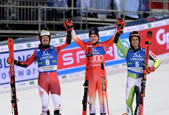 epa11099585 (L-R) Second placed Manuel Feller of Austria, first placed Marco Odermatt of Switzerland and third placed Zan Kranjec of Slovenia celebrate after the second run of the Men&#039;s Giant Sla ...