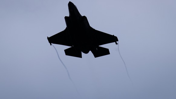 ARCHIV -- DER NATIONALRAT TRITT AUF KAUF DES F-35 JETS EIN -- Lockheed Martin F-35A fighter jet is pictured during a test and evaluation day at the Swiss Army airbase, in Payerne, Switzerland, Friday, ...