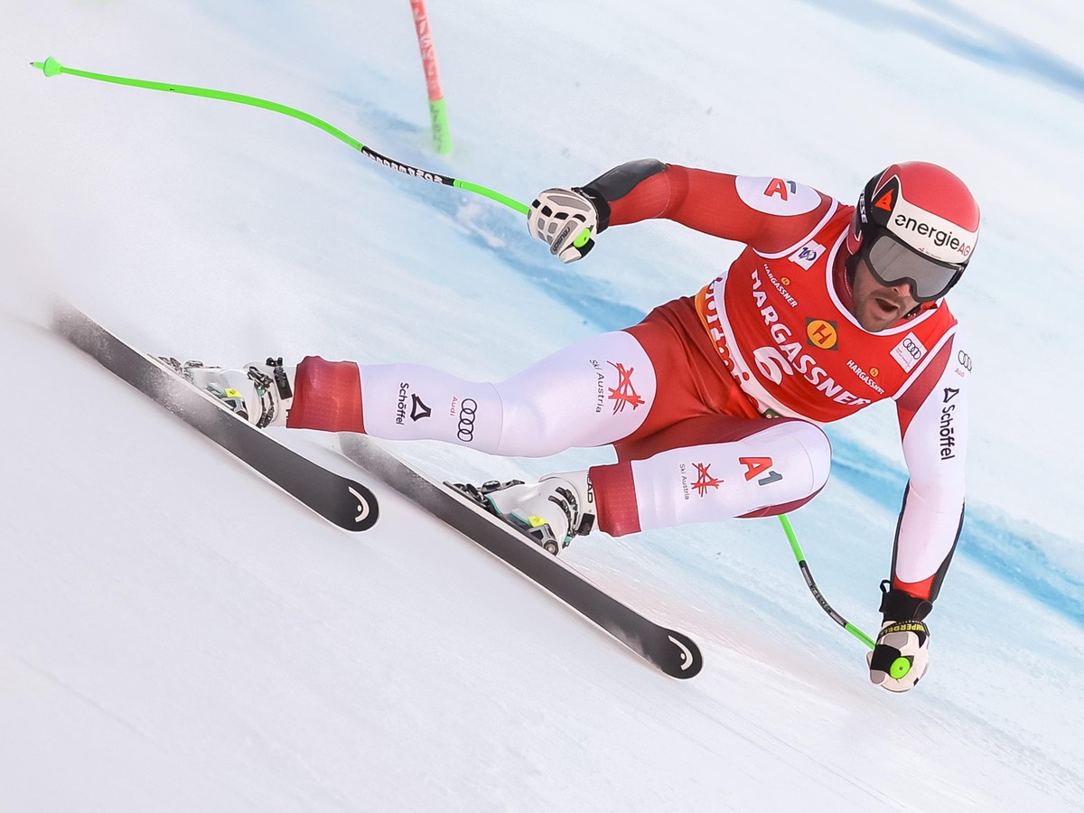 epa11797398 Vincent Kriechmayr of Austria in action during the Men's Super G race at the FIS Alpine Skiing World Cup stage in Bormio, Italy, 29 December 2024. EPA/SOLERO/BISI