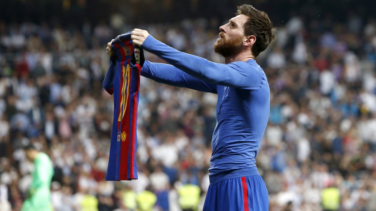 epa05924566 FC Barcelona&#039;s Argentinian striker Lionel Messi jubilates the 3-2-victory against Real Madrid during the Liga Primera Division 33rd round match between Real Madrid and FC Barcelona at ...