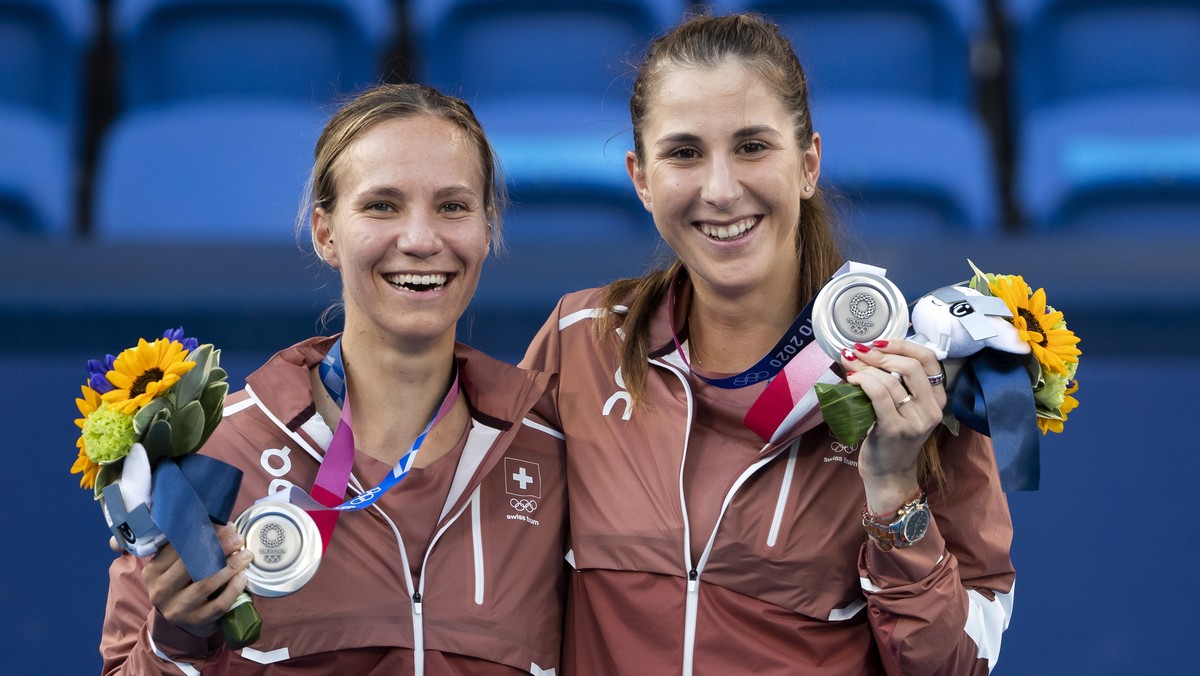 epa09384491 Belinda Bencic (R) and Viktorija Golubic of Switzerland pose with their silver medals on the podium after the women's tennis doubles gold medal match against Barbora Krejcikova and Ka ...