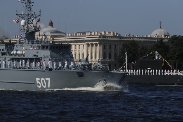 epa11502147 Russian Navy warships take part in the Main Naval Parade as part of the Russian Navy Day celebrations in St. Petersburg, Russia, 28 July 2024. Traditionally the Russia Navy Day is celebrat ...