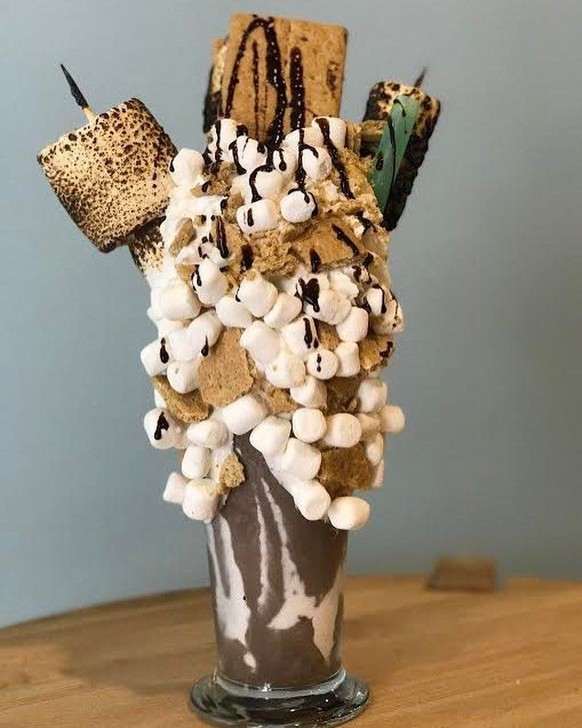 INSTAGRAM/VOLCANO SHAKES

hawaii: mauna kea at volcano shakes
Volcano Shakes in Honolulu, Hawaii, took its name quite literally. The Mauna Kea milkshake is ~erupting~ with flavor. It’s a dark chocolat ...