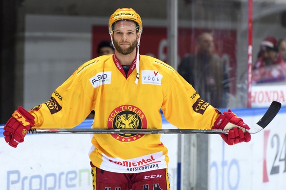 Le Top Scorer de Langnau Rob Schremp montre sa deception a la fin du match du championnat suisse de hockey sur glace de National League LNA, entre le Lausanne Hockey Club, LHC, et le SCL Tigers ce lun ...