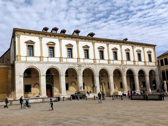 Einst bekamen ärmere Menschen in der Monte di Pietà von Padua Kleinkredite. Heute ziert das Gebäude die Altstadt.