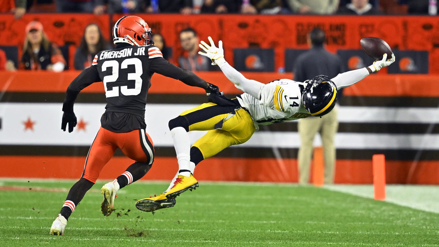 Pittsburgh Steelers wide receiver George Pickens (14) makes a one-handed catch with Cleveland Browns cornerback Martin Emerson Jr. (23) defending during the first half of an NFL football game in Cleve ...