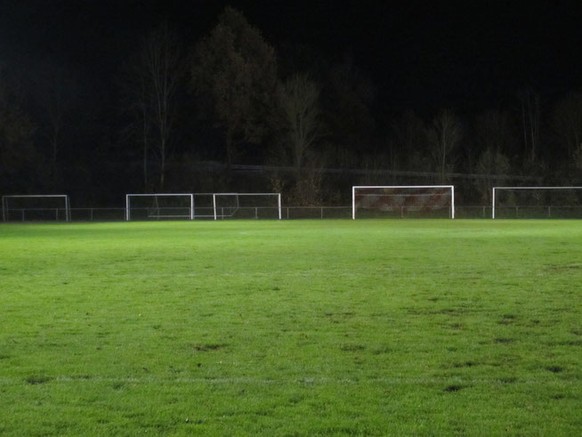 Der Fussballplatz des FC Büsigen. Wie soll denn hier vernünftiges Kurzpassspiel trainier werden?