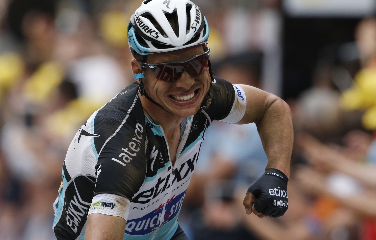 Vom vielen Staub gezeichnet: Tony Martin triumphiert in Cambrai.