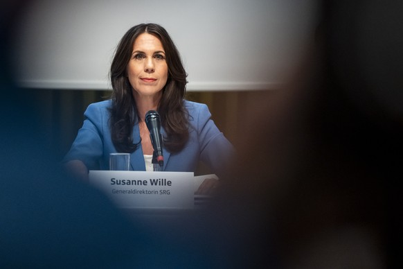 Susanne Wille, Generaldirektorin SRG, spricht.an einer Medienkonferenz zur kuenftigen Organisation der SRG aus, am Montag, 30. Juni 2025, in Bern. (KEYSTONE/Til Buergy)