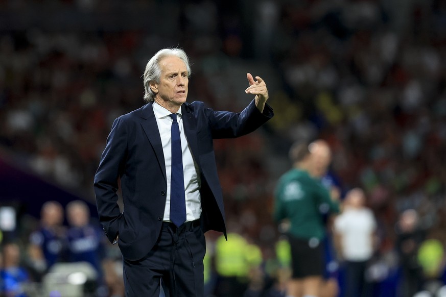 epa13281371 Portugal'S head coach Jorge Jesus gestures during the UEFA Nations League soccer match between Portugal and Norway in Porto, Portugal, 04 October 2026. EPA/JOSE COELHO