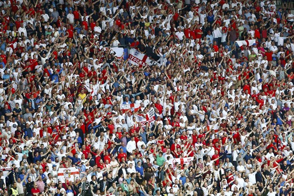Football Soccer - Slovakia v England - EURO 2016 - Group B - Stade Geoffroy-Guichard, Saint-Etienne, France - 20/6/16 England fans  before the match REUTERS/Max Rossi 