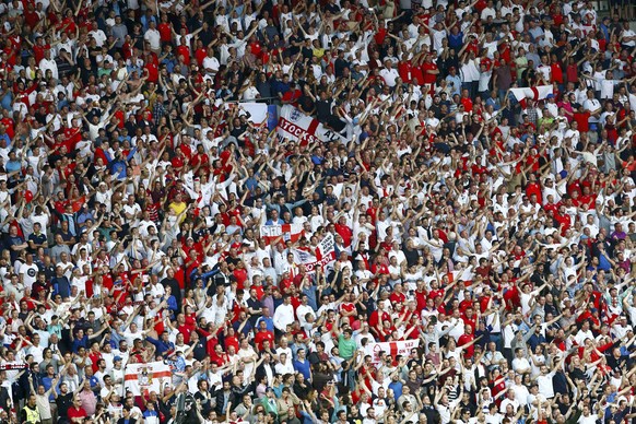 Football Soccer - Slovakia v England - EURO 2016 - Group B - Stade Geoffroy-Guichard, Saint-Etienne, France - 20/6/16 England fans before the match REUTERS/Max Rossi