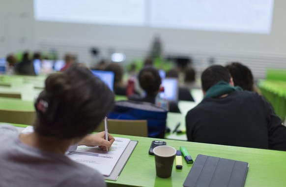 ZUR MELDUNG, DASS DER STAENDERAT IN DEN KOMMENDEN VIER JAHREN 395 MILLIONEN FRANKEN IN BILDUNG UND FORSCHUNG INVESTIEREN WILL, STELLEN WIR IHNEN AM DIENSTAG, 13. SEPTEMBER 2016, FOLGENDES ARCHIVBILD Z ...