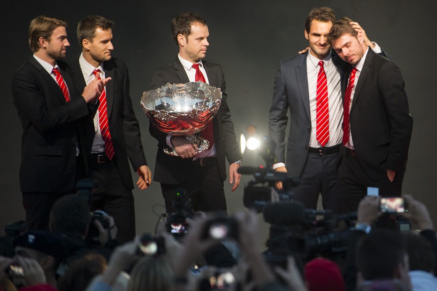 ARCHIV - RUECKTRITT ROGER FEDERER - MEILENSTEINE ROGER FEDERER - 2015 - LILLE: GEWINN DES DAVIS CUP - ZU DEN MEILENSTEINEN VON DER KARRIERE UND IM LEBEN VON ROGER FEDERER STELLEN WIR IHNEN FOLGENDES B ...