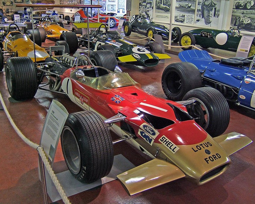 lotus 49B 1969 gold leaf zigis formel 1 retro https://en.wikipedia.org/wiki/Lotus_49#/media/File:Lotus_49B_Donington.jpg