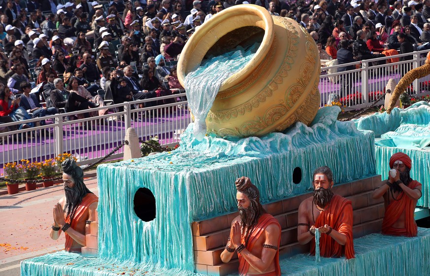 epa11854226 A float from the Indian state of Uttar Pradesh depicting the Kumbh Mela festival during India's 76th Republic Day celebrations in New Delhi, India, 26 January 2025. The Republic Day o ...
