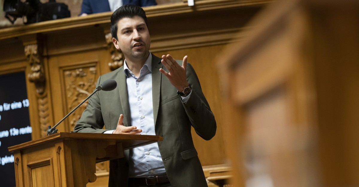 Fabian Molina, SP-ZH, spricht waehrend der Debatte ueber die Volksinitiative "22.043 : Fuer ein besseres Leben im Alter (Initiative fuer eine 13. AHV-Rente)", waehrend der Wintersession der  ...