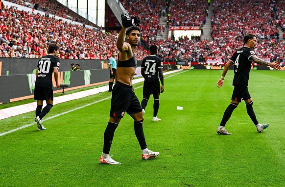 27.08.2023, xpsx, Fussball 1.Bundesliga, 1.FSV Mainz 05 - Eintracht Frankfurt v.l. celebrate the goal, Torjubel zum 1:1 Torsch�tze Omar Marmoush of Eintracht Frankfurt DFL/DFB REGULATIONS PROHIBIT ANY ...