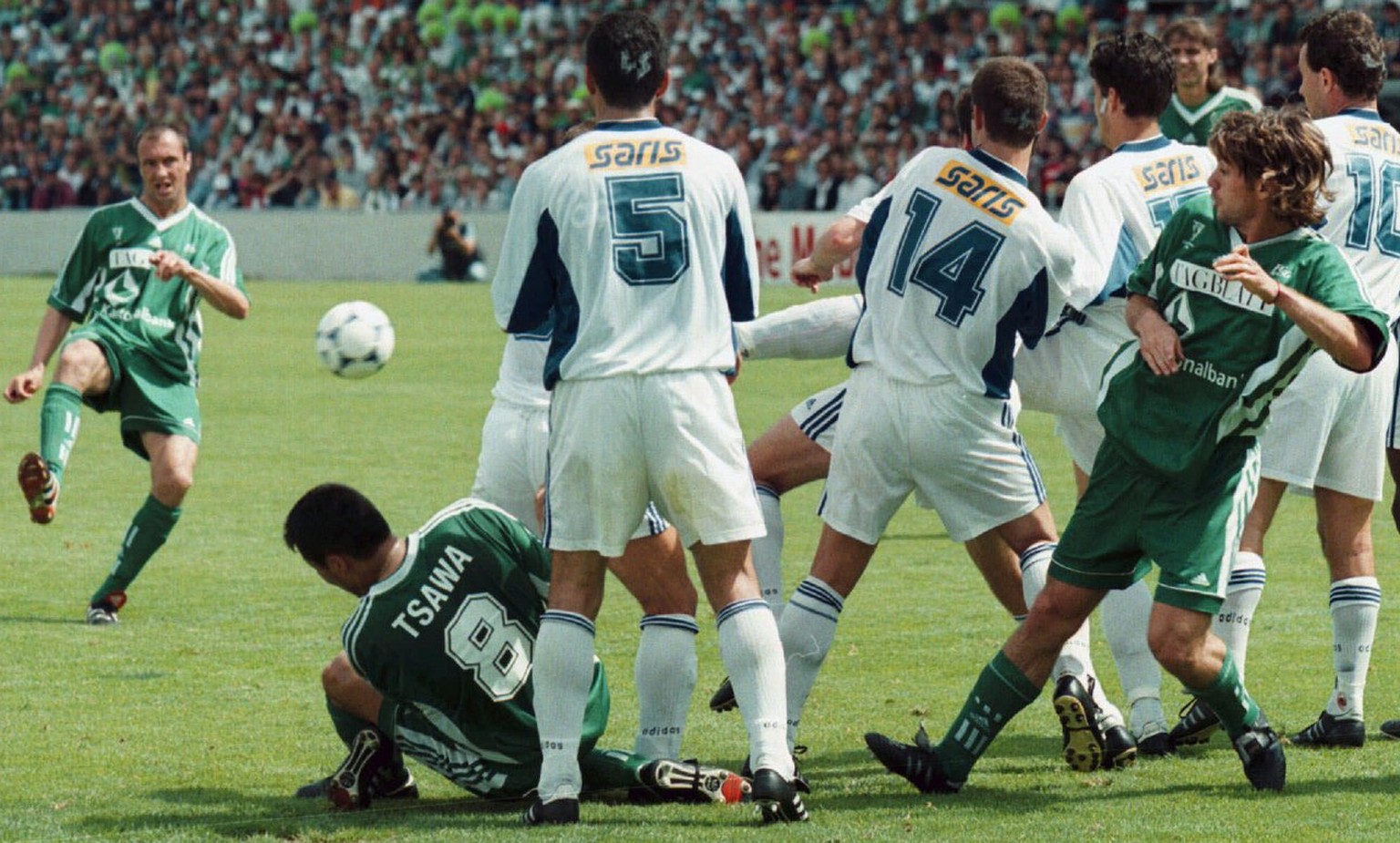 Edwin Vurens schiesst im Cupfinal 1998 das 1:0. Später erzielt er das 2:0, verschiesst dann einen Penalty und der FCSG verliert gegen Lausanne im Penaltyschiessen.