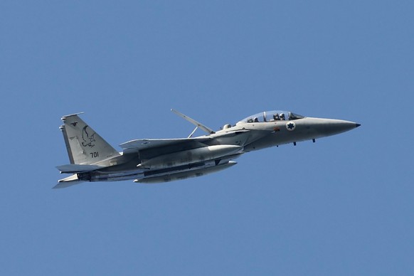 epa12862089 An Israeli Air Force F-15 fighter jet flies over central Israel, 31 March 2026. A joint US-Israeli military operation continues to target multiple locations across Iran since 28 February 2 ...
