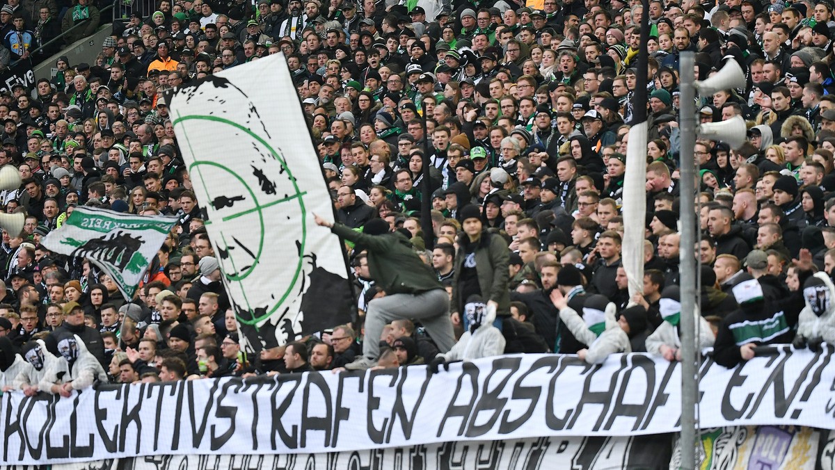 epa08237835 Supporters of Bremen show a banner depicting Hoffenheim's financial backer Dietmar Hopp during the German Bundesliga soccer match between Borussia Moenchengladbach and TSG 1899 Hoffen ...